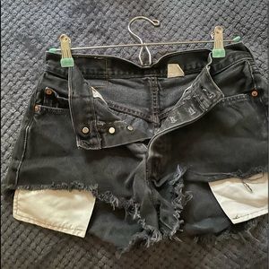 Cute Size 26/27 Levi’s black jean shorts.